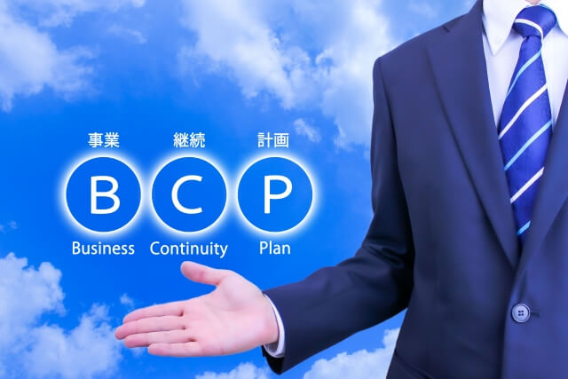 BCPを説明するビジネスマンの手